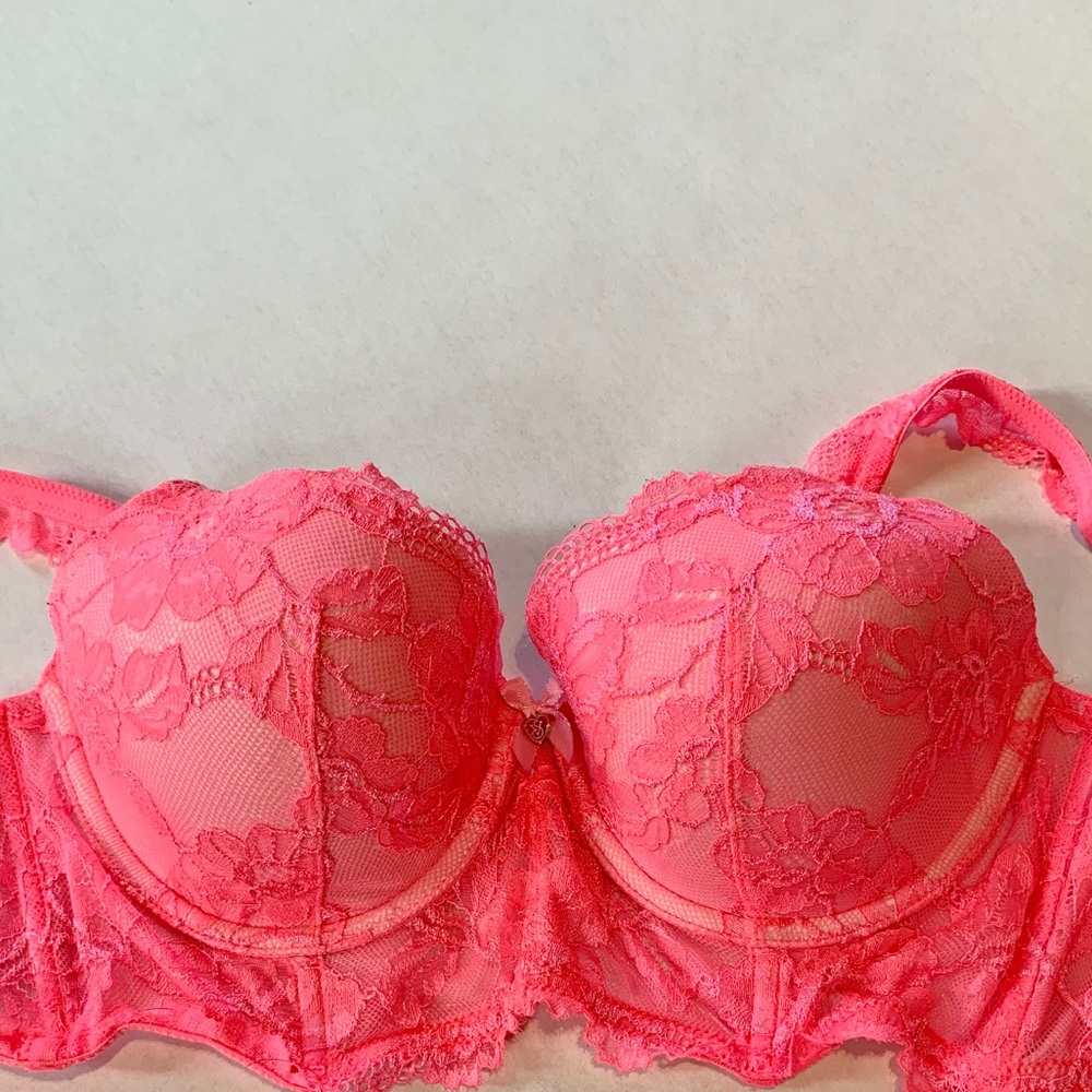 Victoria’s Secret body by Victoria pink lace bra